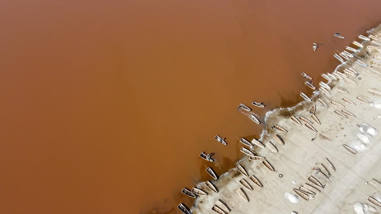 Lac rose vue du ciel